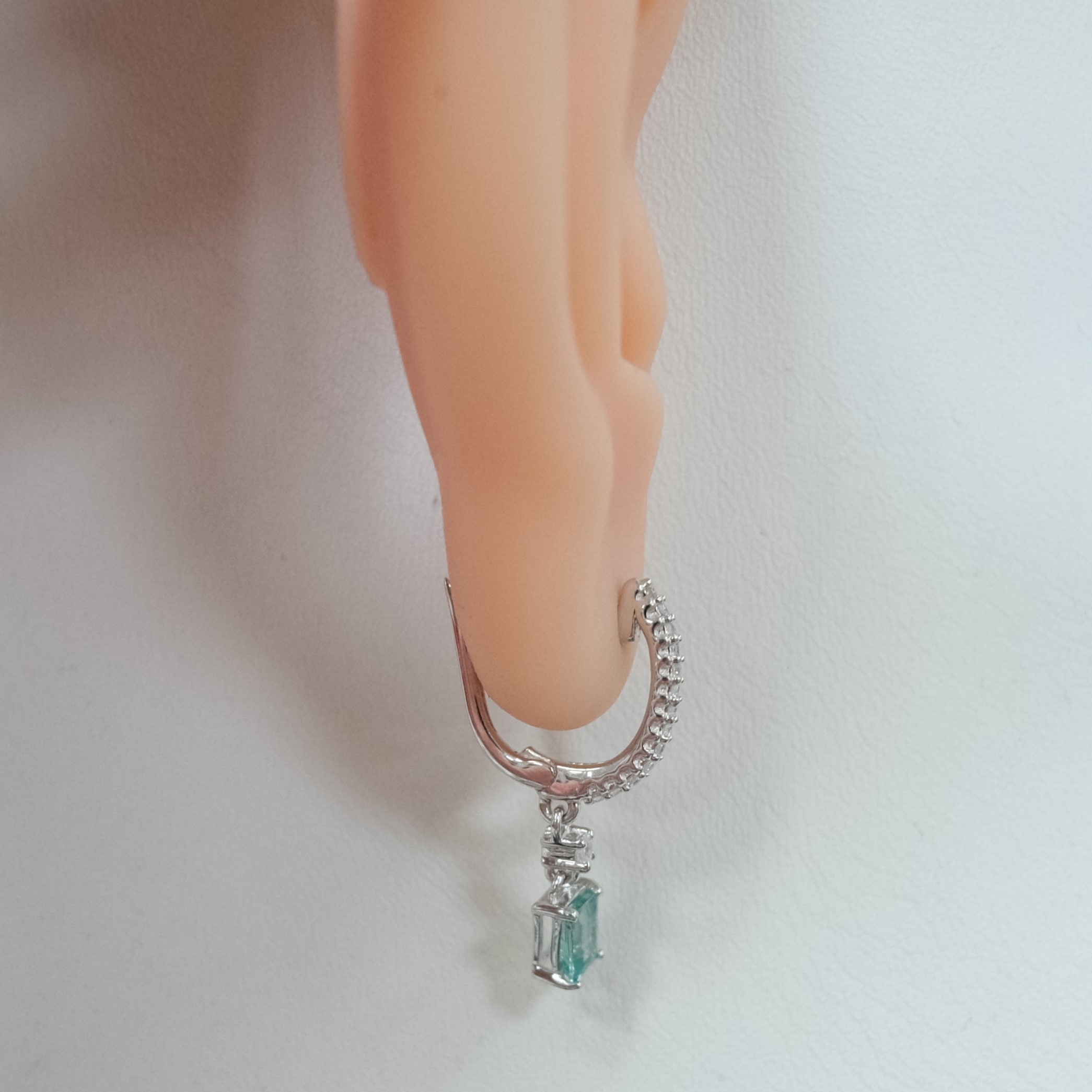 Серебряные серьги с апатитами
